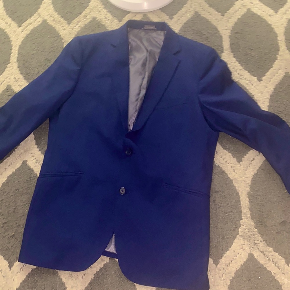 Full suit that’s only been worn once. Fairly new.